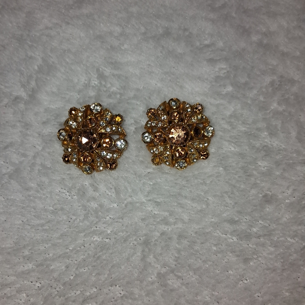 Vintage SIGNED ART Clip On Earrings